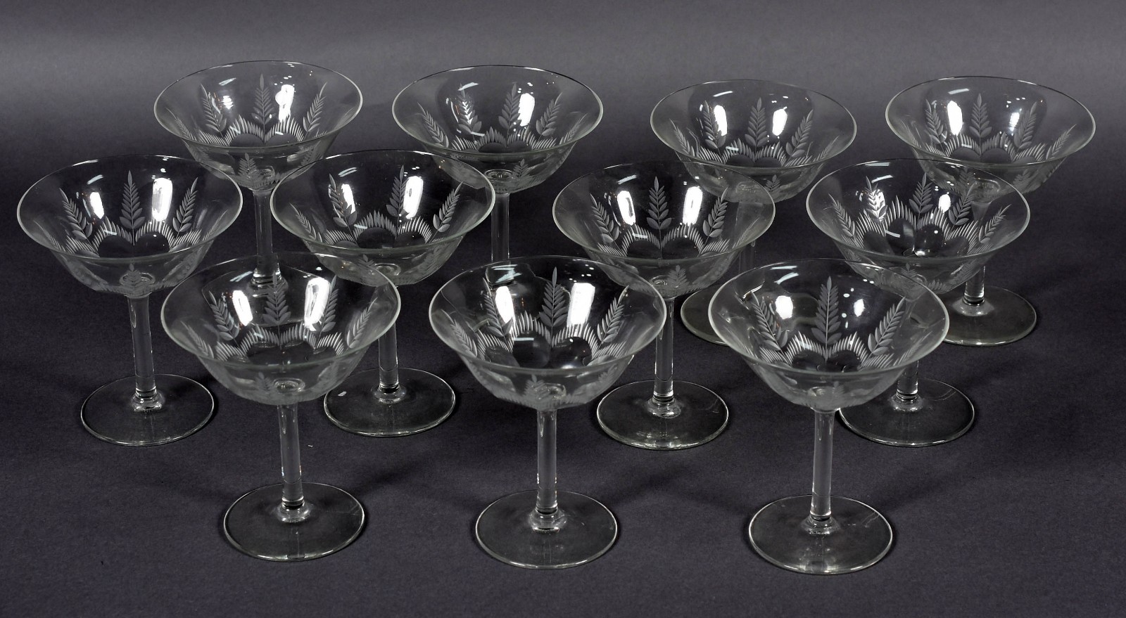 Onze taças de cristal lapidado para champagne. - foto 2 de 4