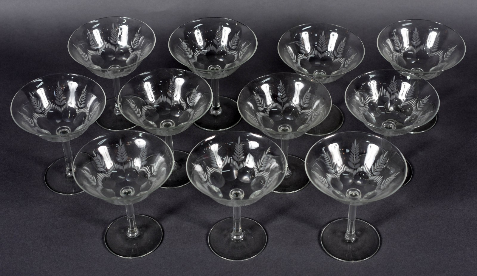 Onze taças de cristal lapidado para champagne. - foto 3 de 4
