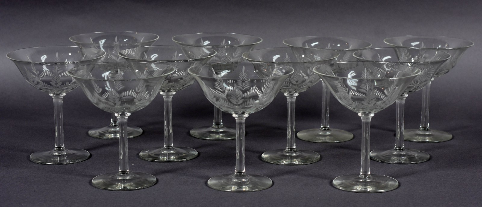 Onze taças de cristal lapidado para champagne. - foto 1 de 4