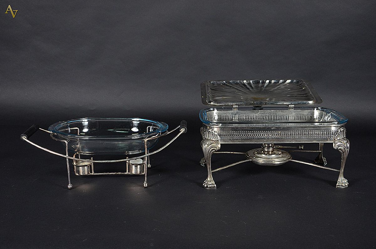 Dois rechauds de metal prateado, um retangular e outro oval, com... - foto 2 de 2