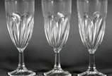 Serviço de copos de cristal retorcido composto ... - Serviço de copos de cristal retorcido composto de: 12 para água, 12 para vinho tinto, 12 para vinho branco, 12 flutes para champagne e 12 para l...