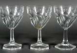 Serviço de copos de cristal retorcido composto ... - Serviço de copos de cristal retorcido composto de: 12 para água, 12 para vinho tinto, 12 para vinho branco, 12 flutes para champagne e 12 para l...