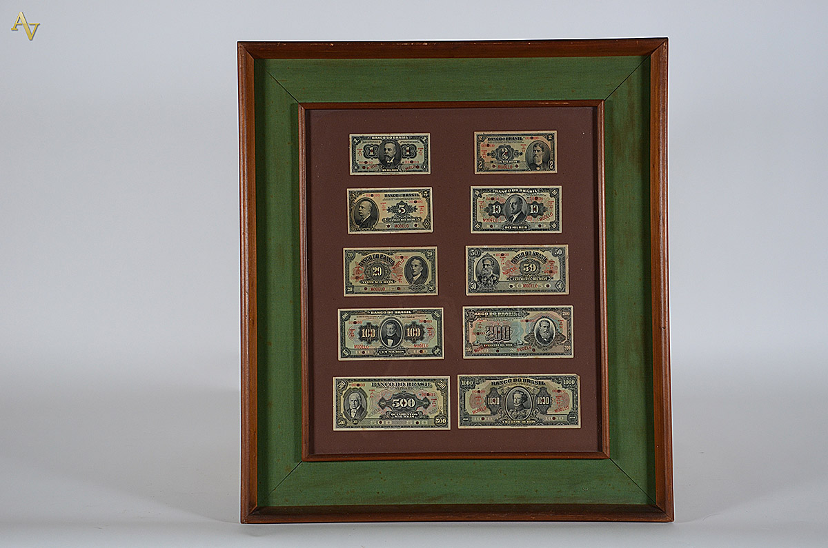 Quadro com cédulas de "Réis" medindo 72 x 64 cm (medida...