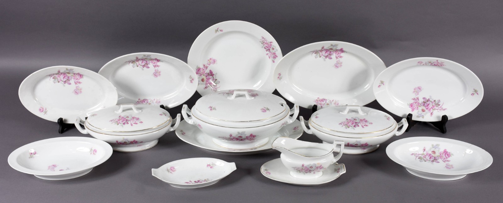 Aparelho de jantar de porcelana tcheca, composto de : 21 pratos rasos... - foto 3 de 8