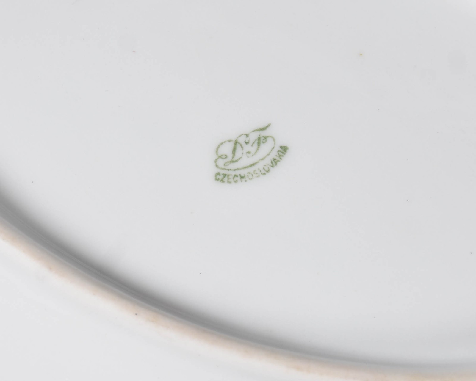 Aparelho de jantar de porcelana tcheca, composto de : 21 pratos rasos... - foto 7 de 8