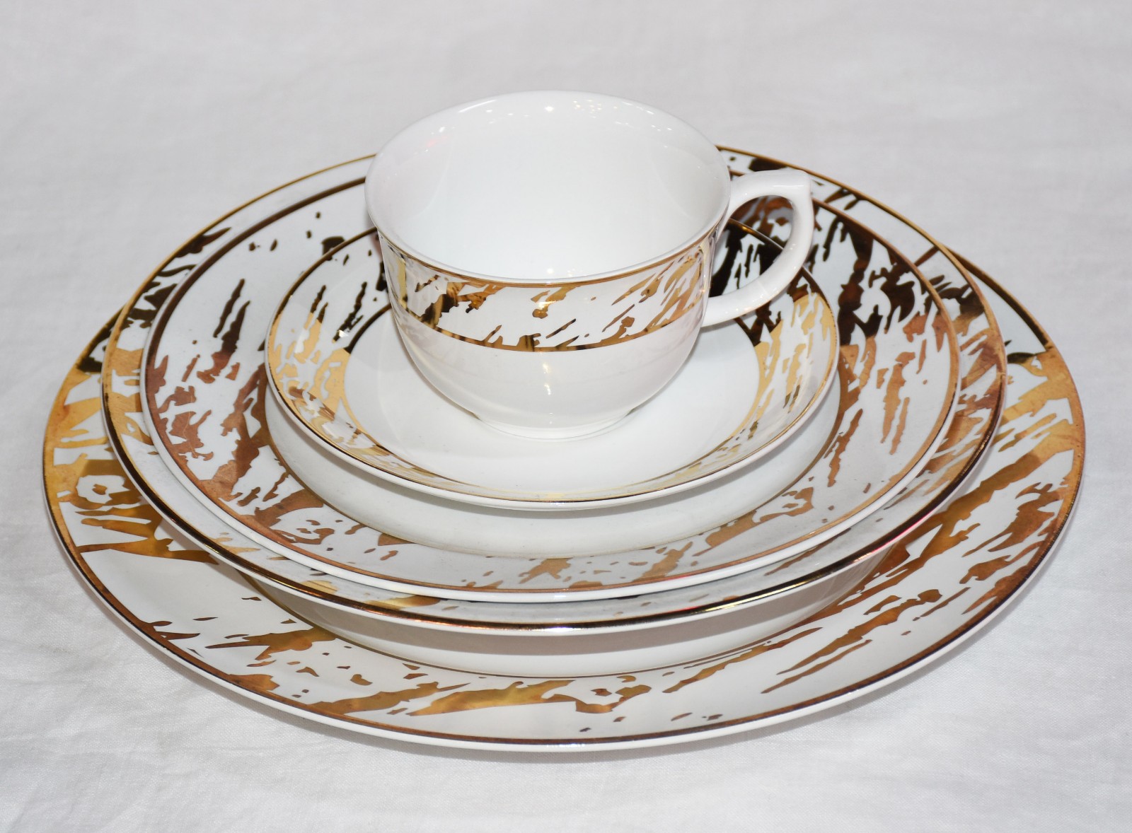 Conjunto para chá e jantar de porcelana nacional Oxford na cor branca... - foto 3 de 5
