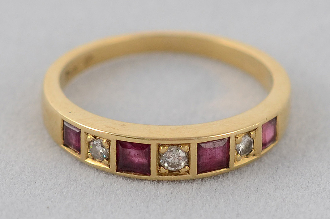Anel de ouro 18 k com rubis e brilhantes - 3 g - Aro 15
