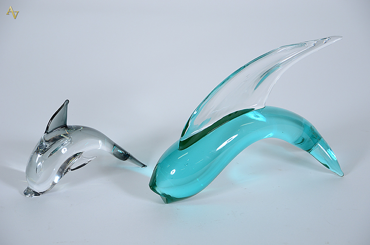 Dois golfinhos de murano. Alturas 11 cm e 17 cm.