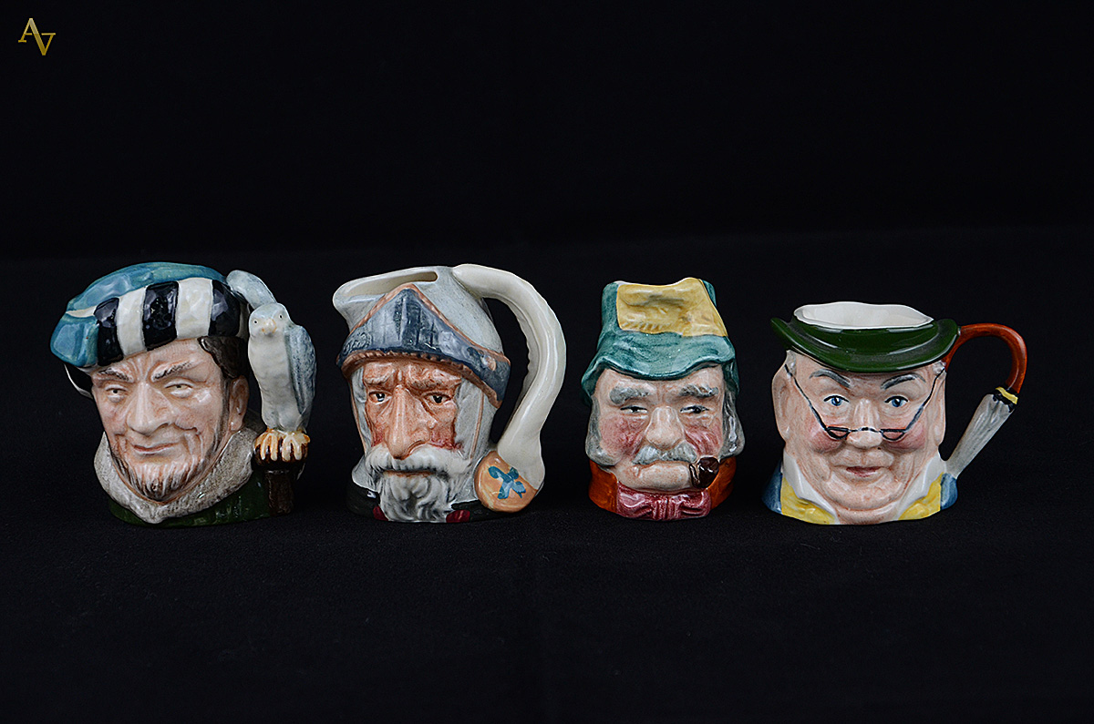 Quatro canecas de porcelana inglesa Royal Doulton. Alturas de 5 cm à... - foto 1 de 2