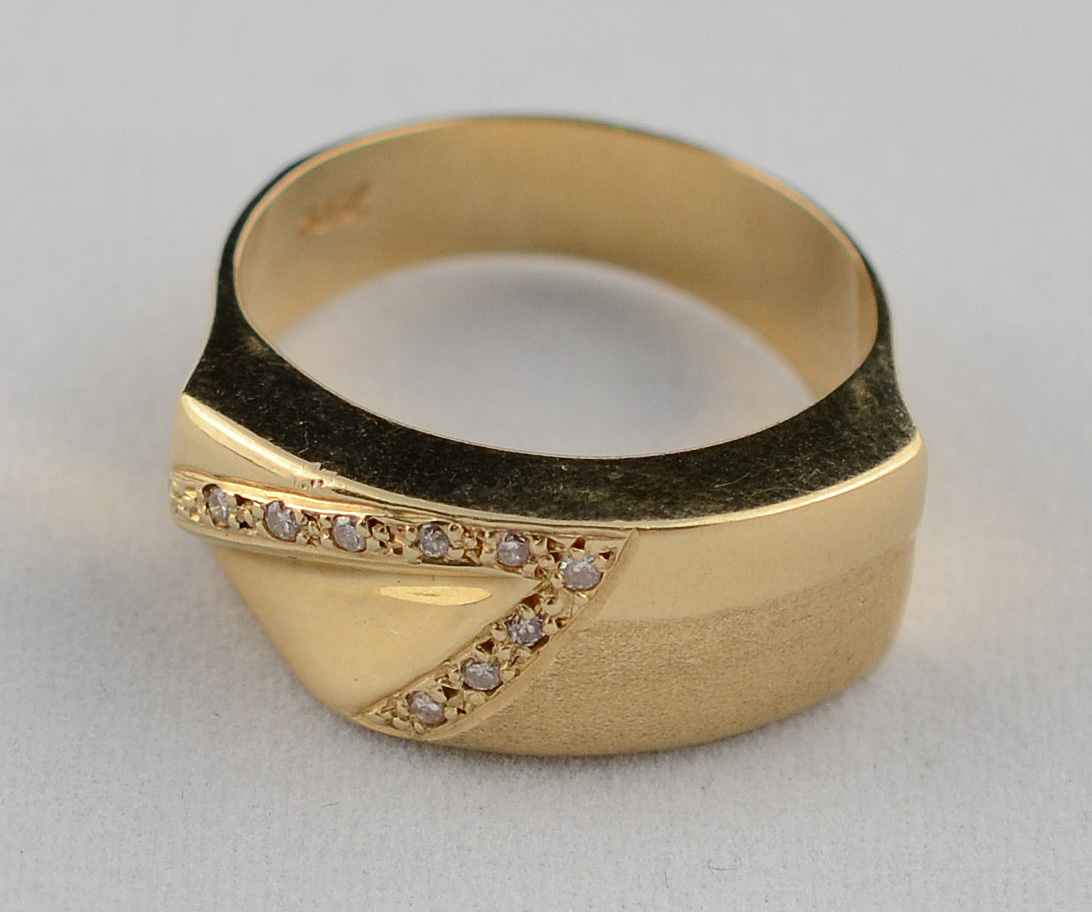 Anel de ouro com brilhantes - 6 g - Aro 18 - foto 1 de 2