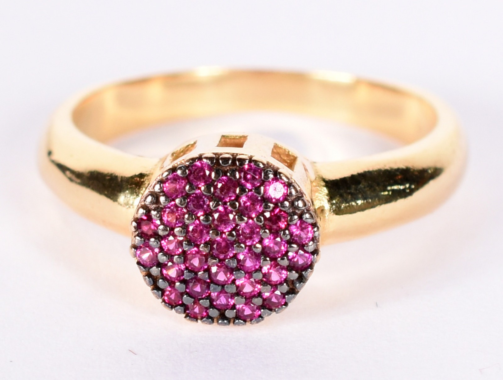 Anel de ouro 18 k feitio chuveiro com pedras, aro 21 (Por motivos de... - foto 1 de 3