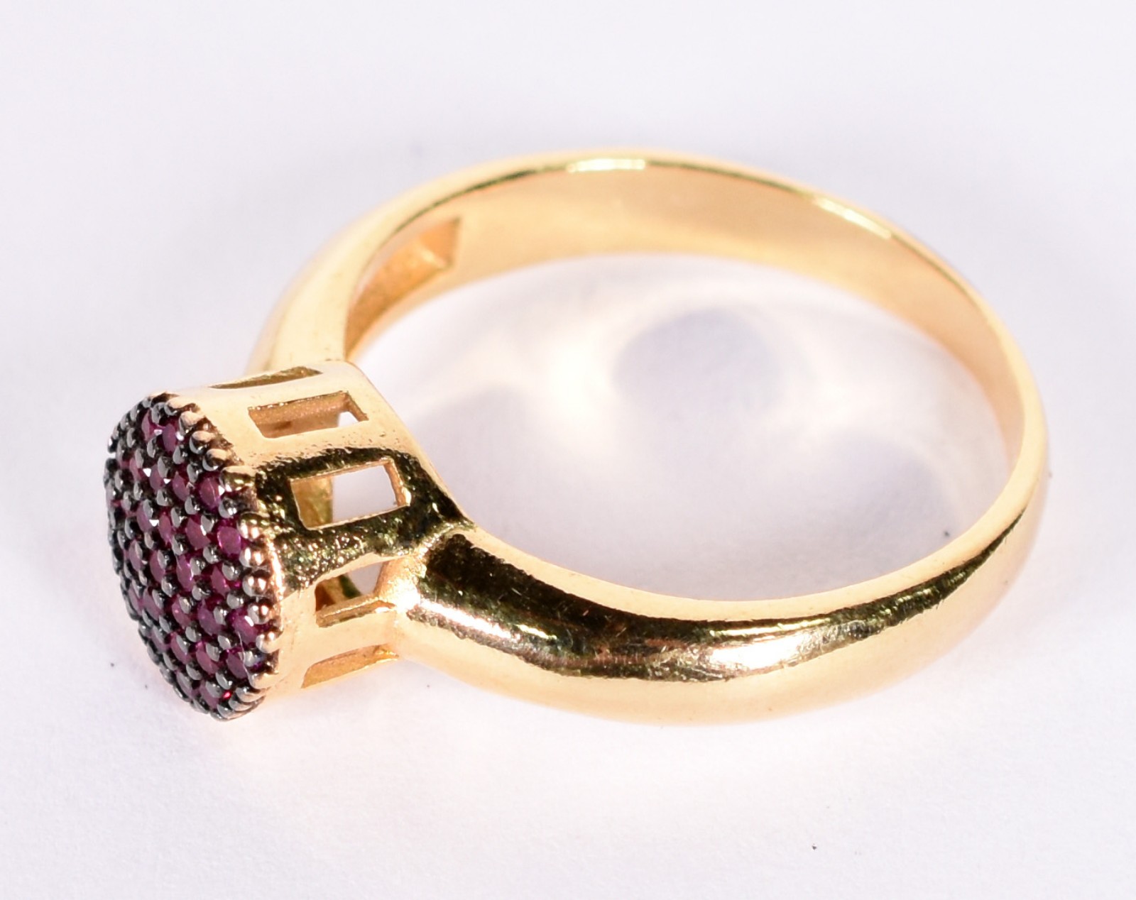 Anel de ouro 18 k feitio chuveiro com pedras, aro 21 (Por motivos de... - foto 2 de 3