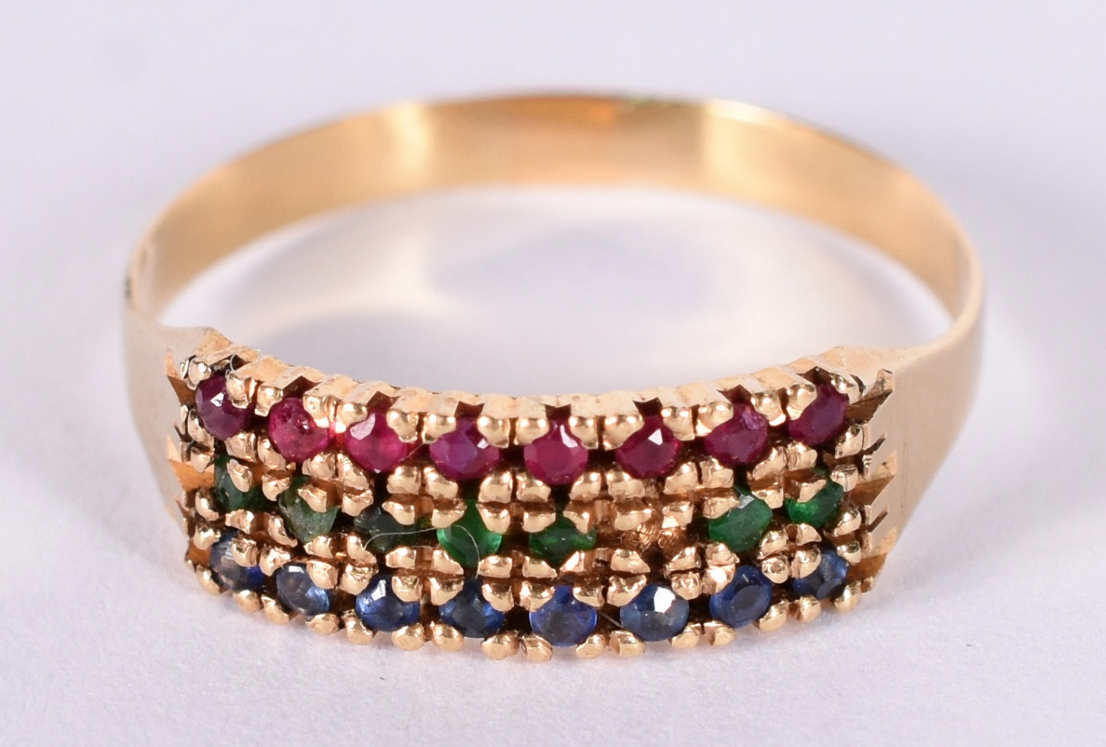Anel de ouro 18 k com esmeraldas e rubi, aro 16 (Por motivos de... - foto 1 de 3