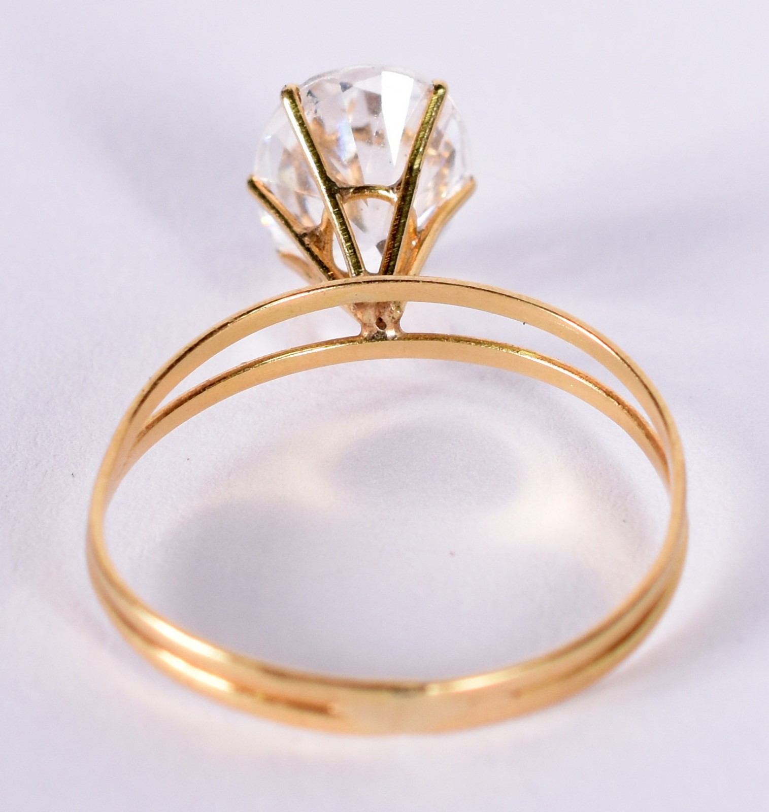 Anel de ouro 18 k com uma safira oval, aro 16 (Por motivos de... - foto 3 de 3