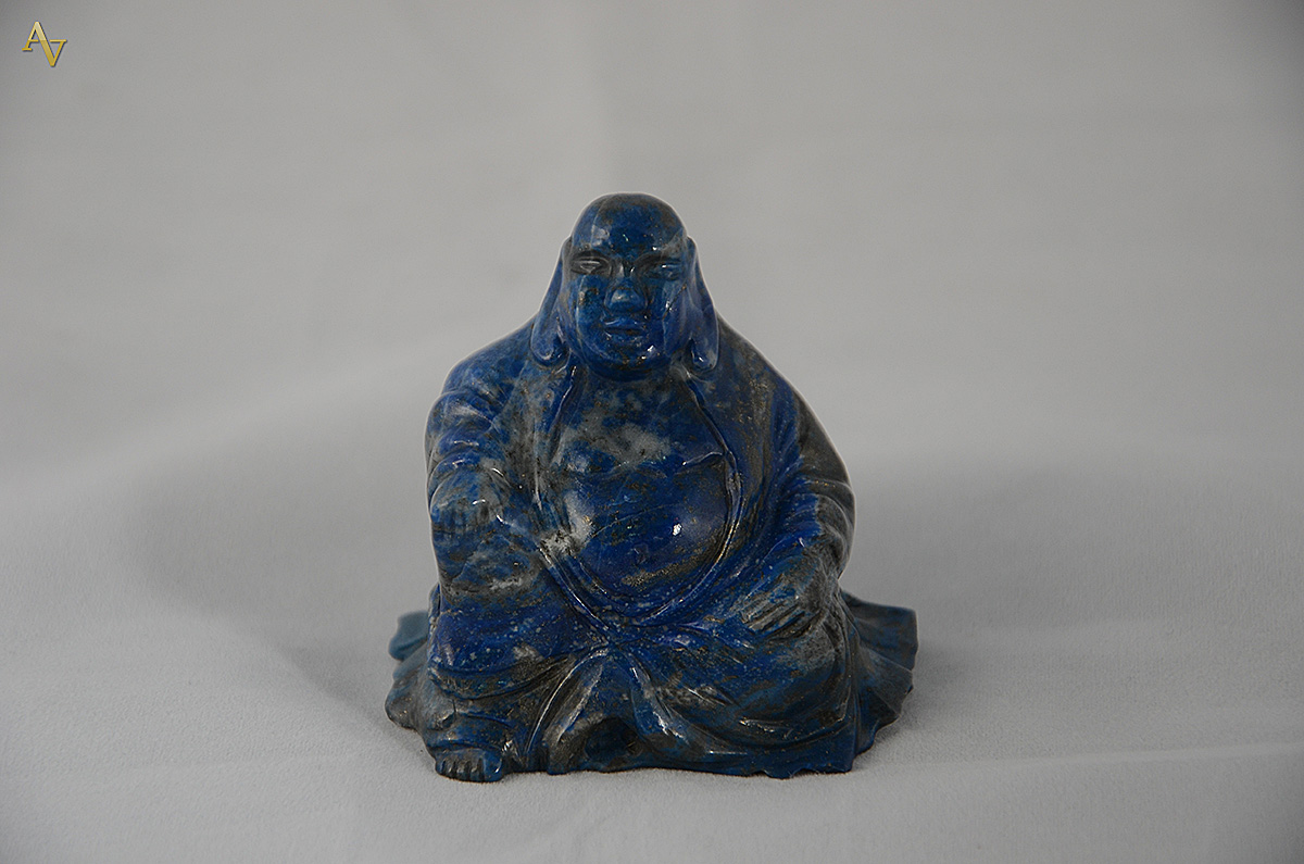 Pequena estatueta representando Buda de lápis lazuli. Altura 5,5 cm. - foto 1 de 2