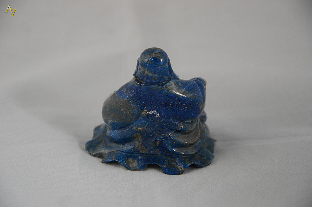Pequena estatueta representando Buda de lápis lazuli. Altura 5,5 cm. - foto 2 de 2