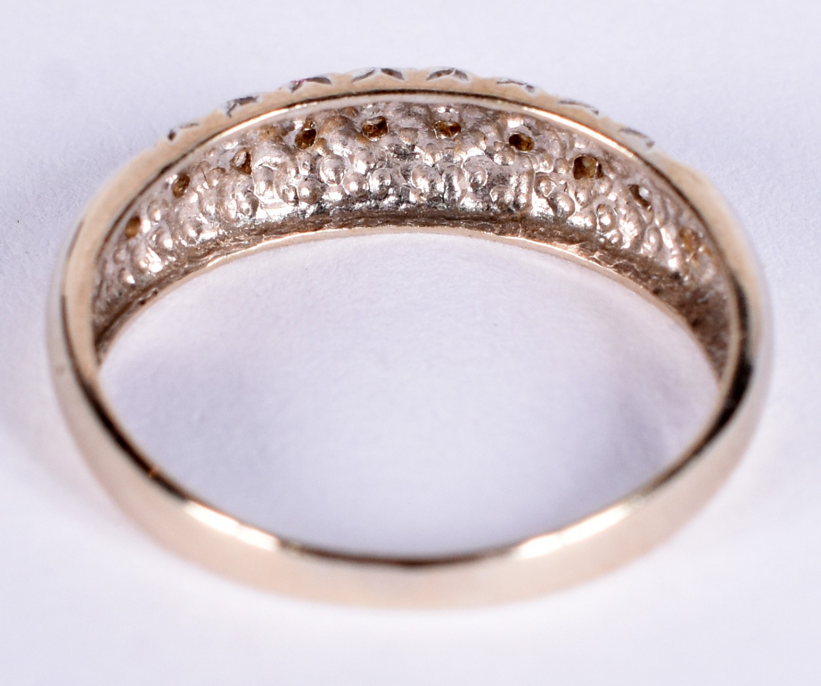 Anel de ouro branco 750 com brilhantes, aro 17 (Por motivos de... - foto 2 de 4