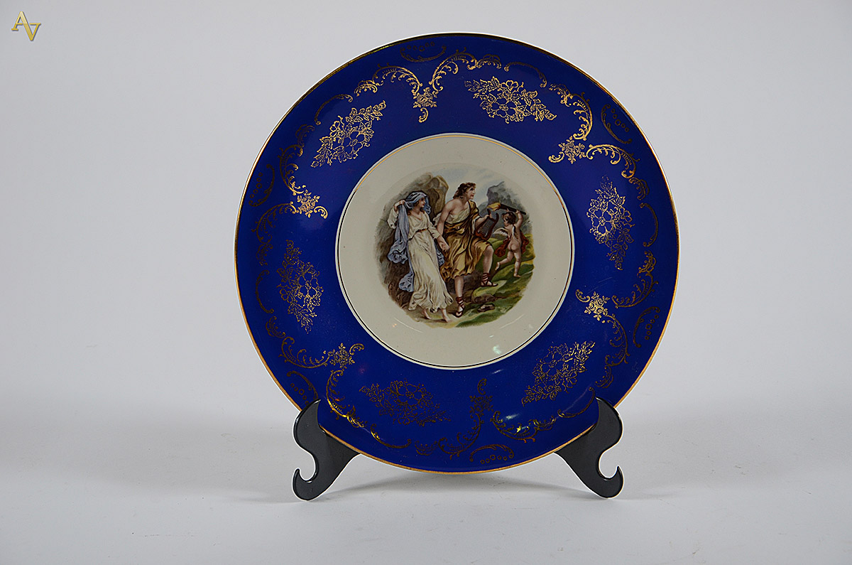 Medalhão de porcelana da Bavária com cenas do Paraíso em policromia... - foto 1 de 2