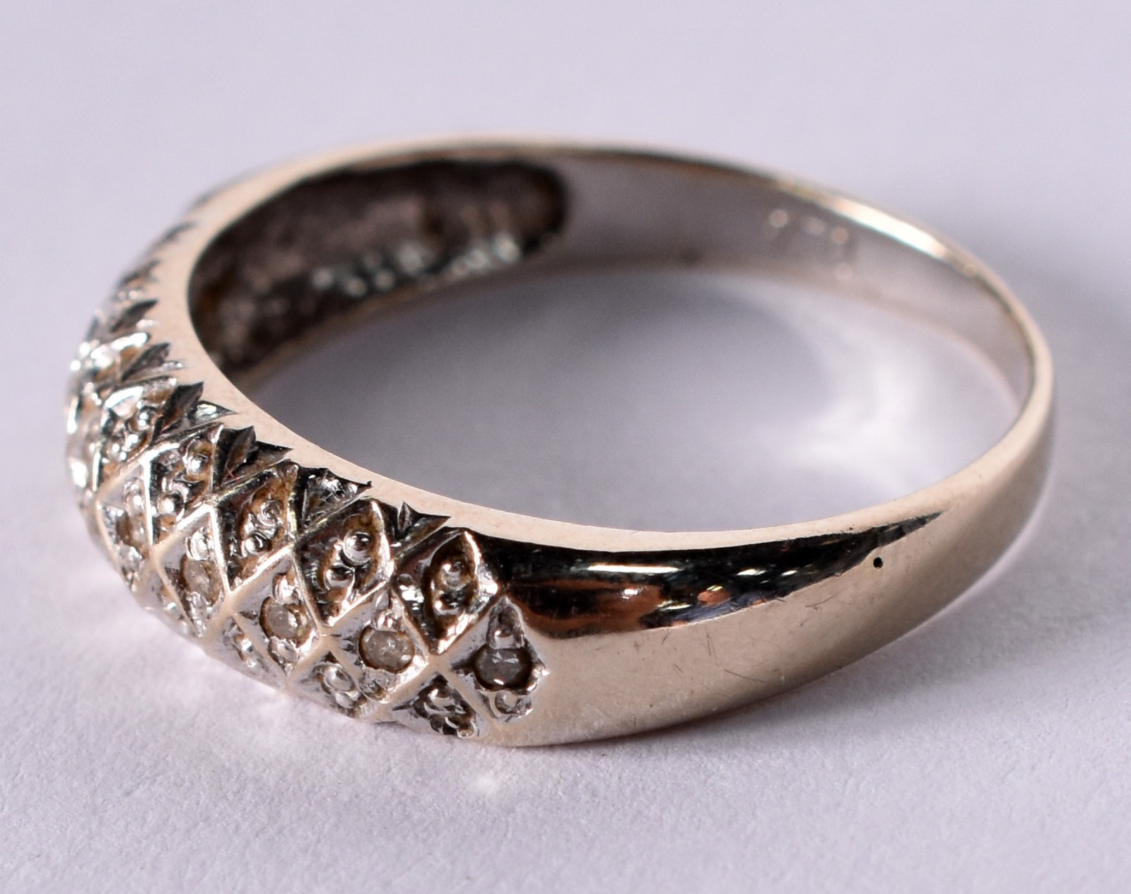 Anel de ouro branco 750 com brilhantes, aro 17 (Por motivos de... - foto 3 de 4