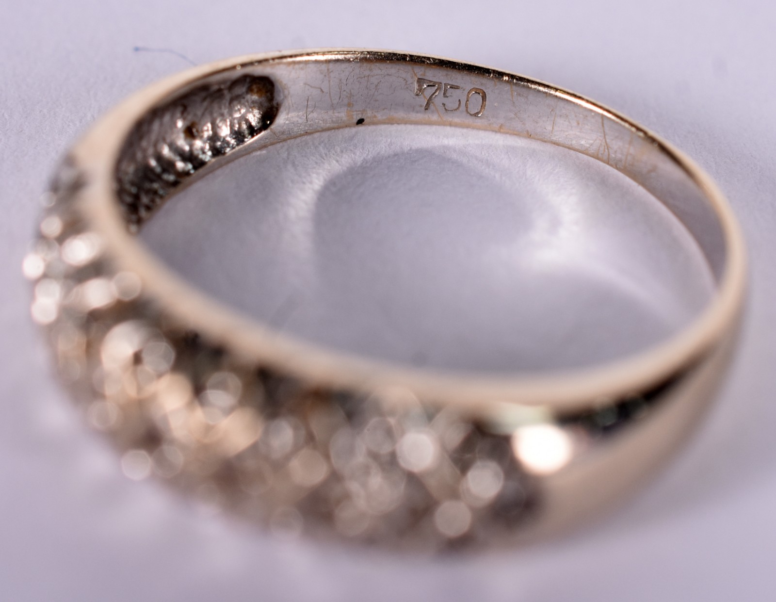 Anel de ouro branco 750 com brilhantes, aro 17 (Por motivos de... - foto 4 de 4