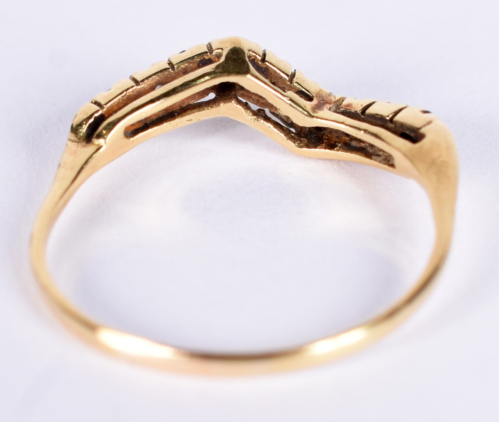 Anel de ouro 18 k com dez brilhantes de aproximadamente 0,20ct. aro... - foto 3 de 3