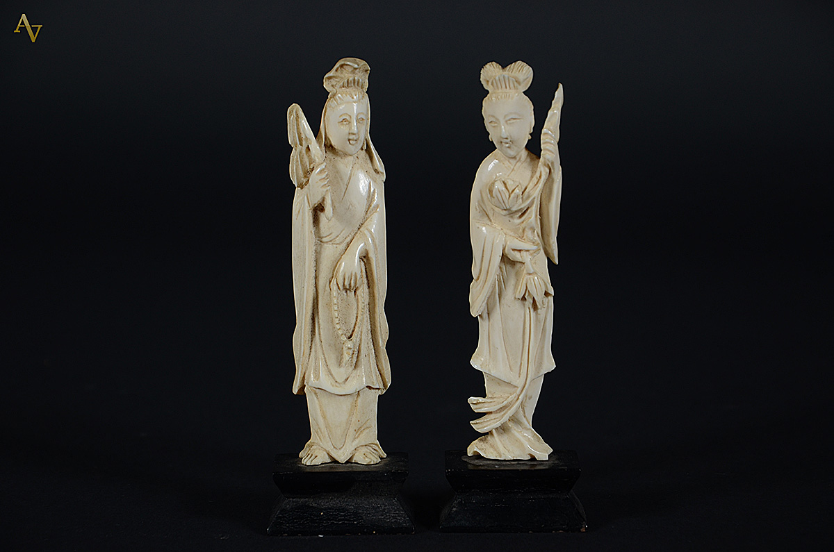Esculturas em marfim representando duas mulheres chinesas com base de... - foto 1 de 2