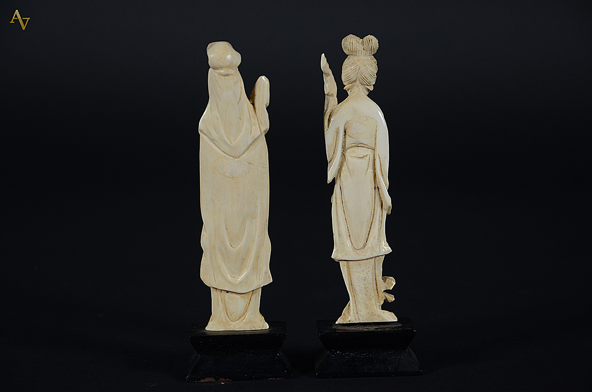 Esculturas em marfim representando duas mulheres chinesas com base de... - foto 2 de 2
