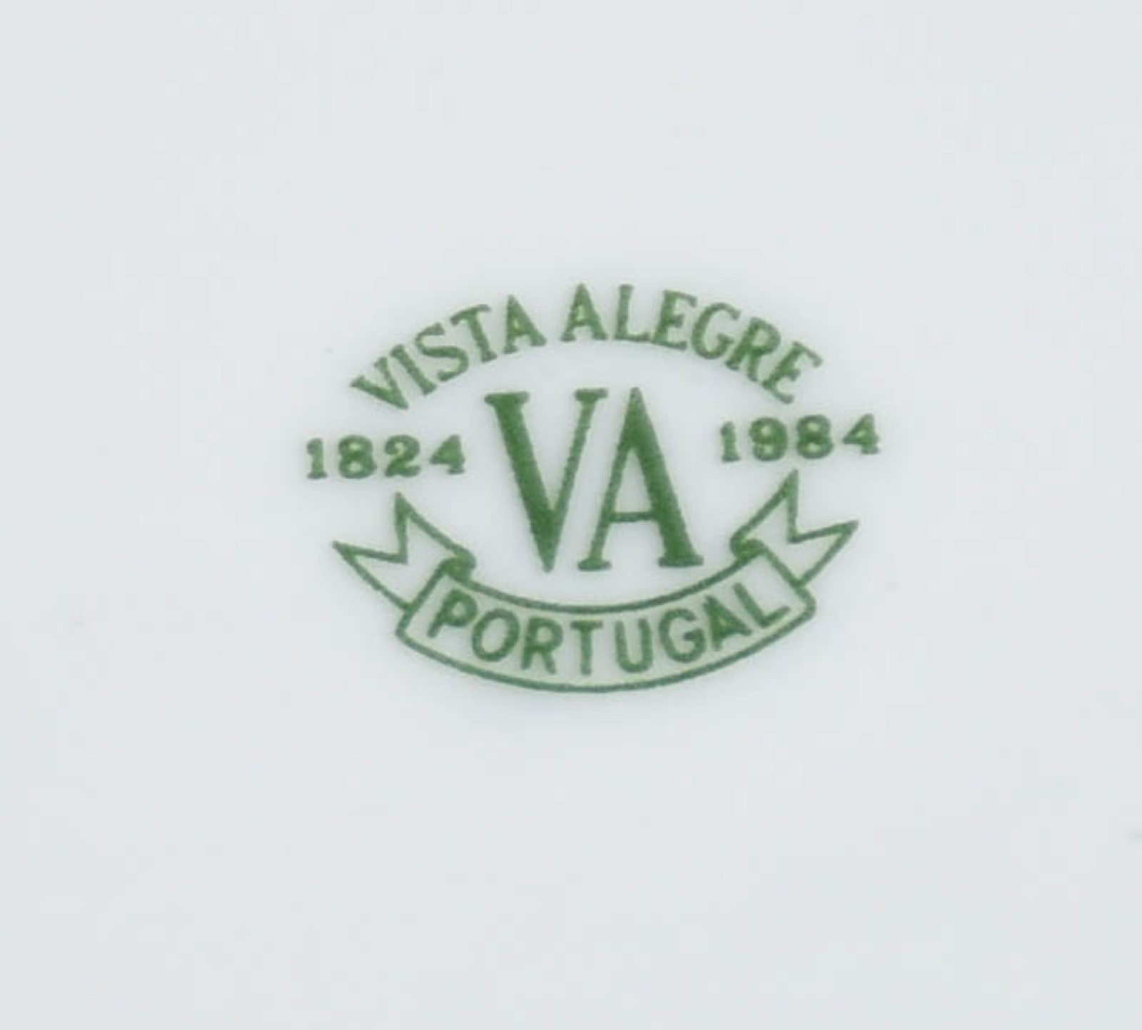 Cinco pratos decorativos de porcelana de diversas decorações, sendo... - foto 5 de 7