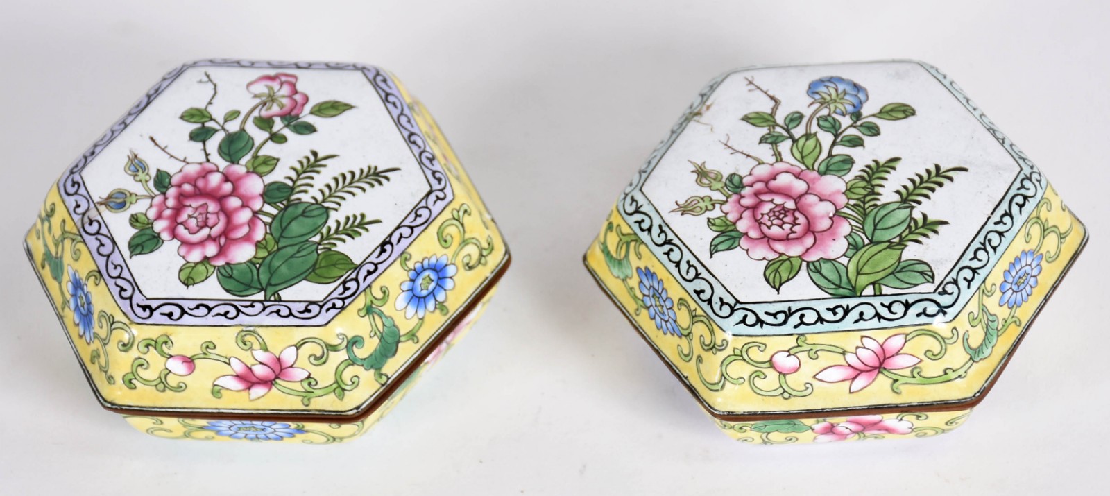 Par de pequenas caixas de cloisonné feitio sextavado. - foto 1 de 4