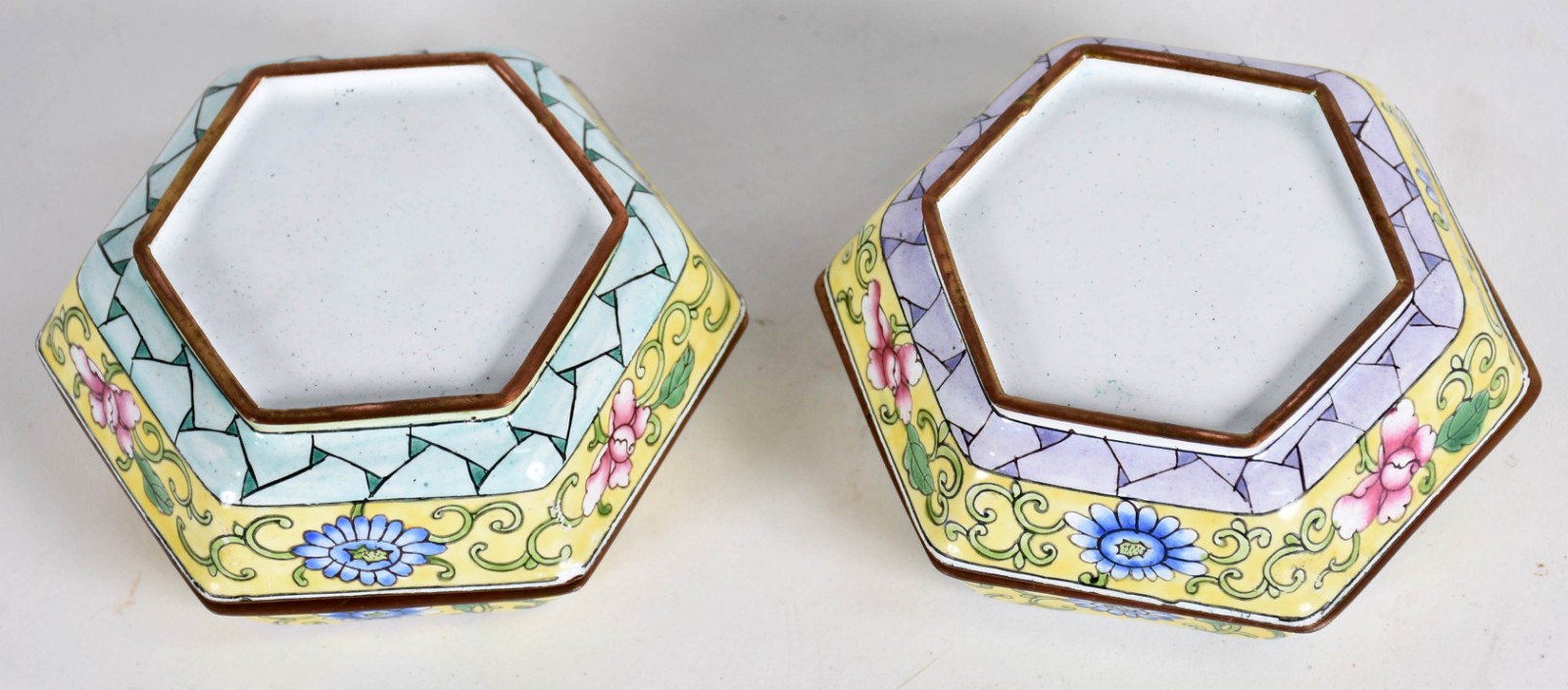 Par de pequenas caixas de cloisonné feitio sextavado. - foto 4 de 4