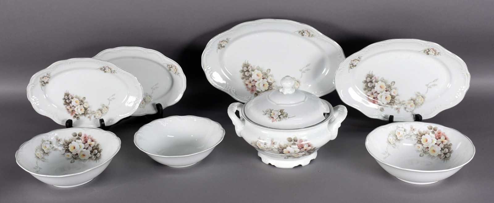 Aparelho de jantar, chá e café de porcelana Schmidt na cor branca com... - foto 4 de 11