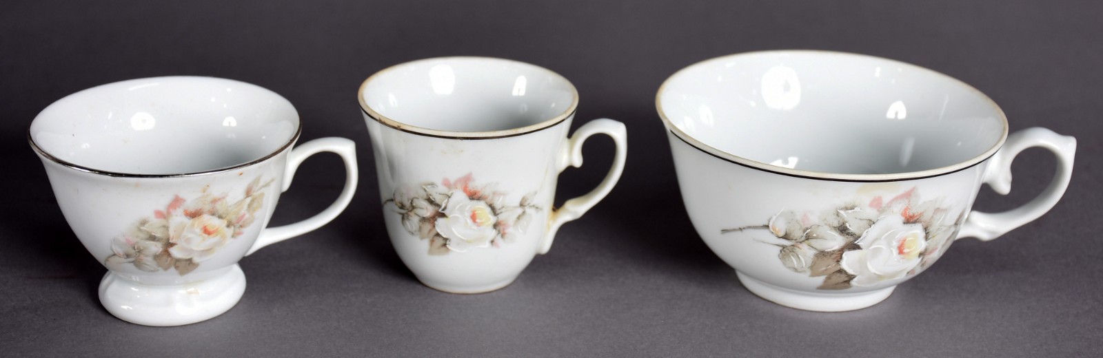 Aparelho de jantar, chá e café de porcelana Schmidt na cor branca com... - foto 5 de 11