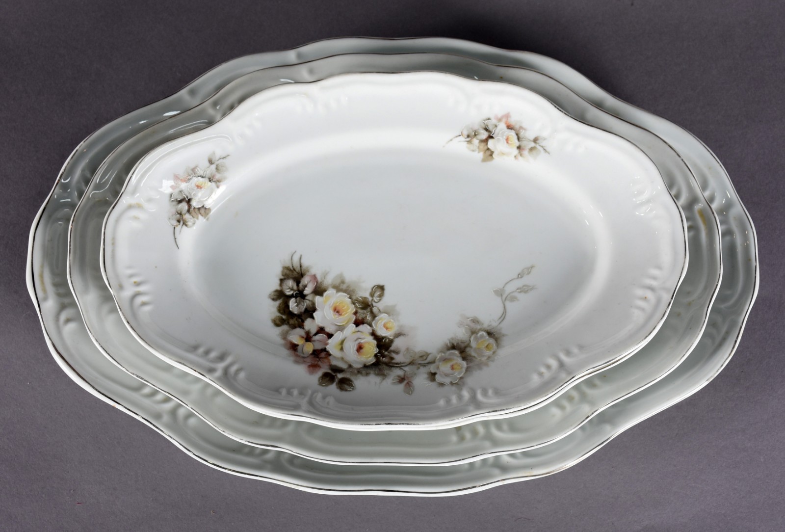 Aparelho de jantar, chá e café de porcelana Schmidt na cor branca com... - foto 7 de 11