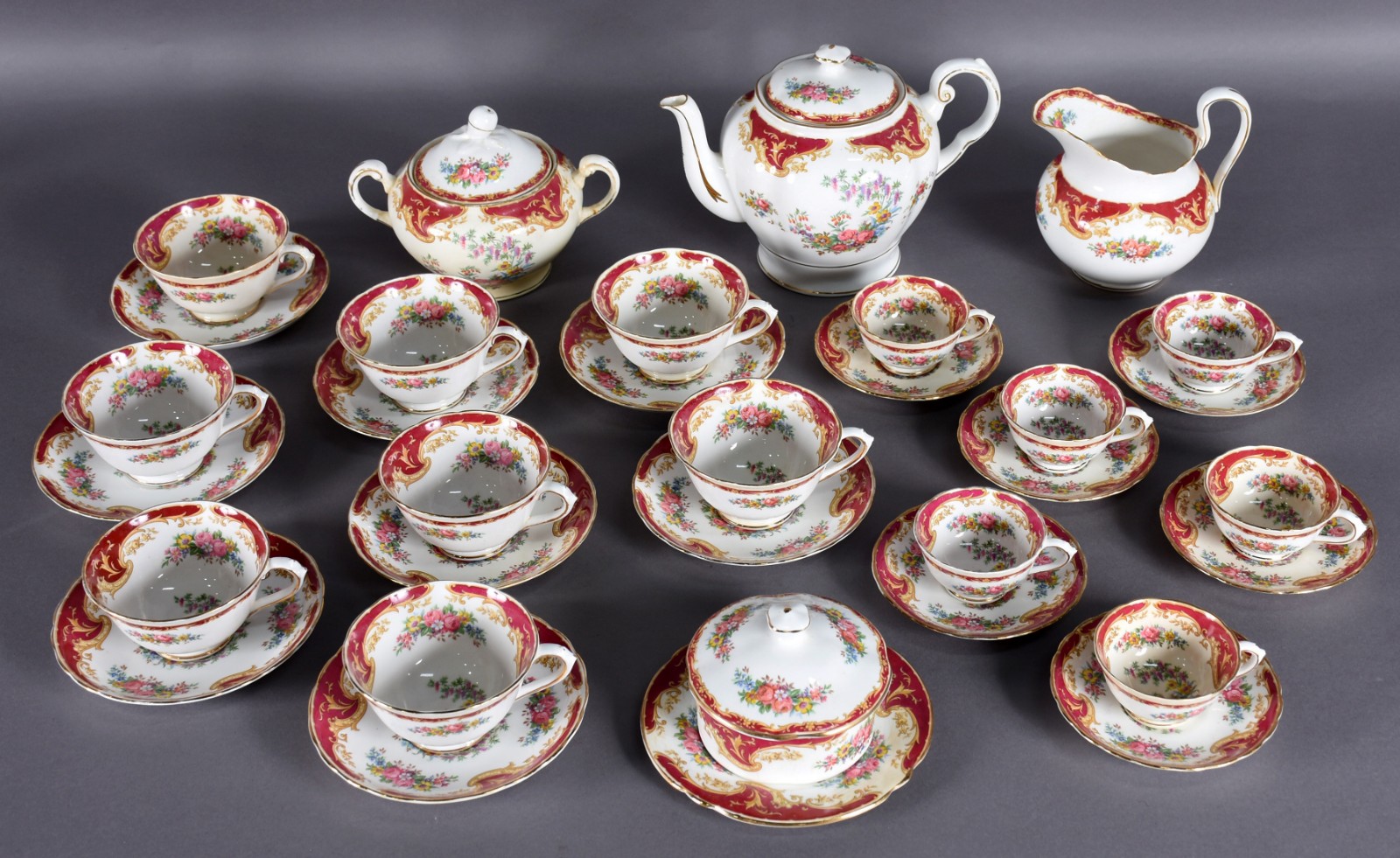 Serviço de chá e café de porcelana inglesa TUSCAN, ricamente decorada... - foto 2 de 6