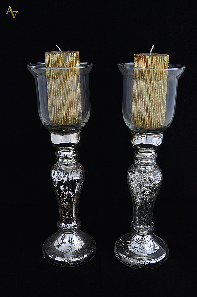 Par de castiçais de vidro, altura 38 cm.