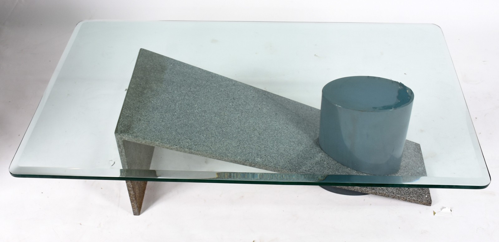 Duas peças, sendo: Mesa de centro com base de granito e madeira... - foto 2 de 10