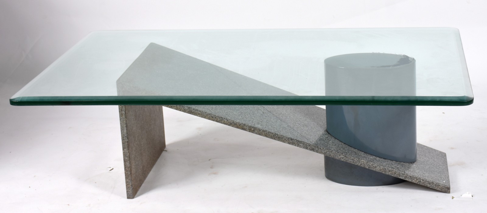 Duas peças, sendo: Mesa de centro com base de granito e madeira... - foto 4 de 10