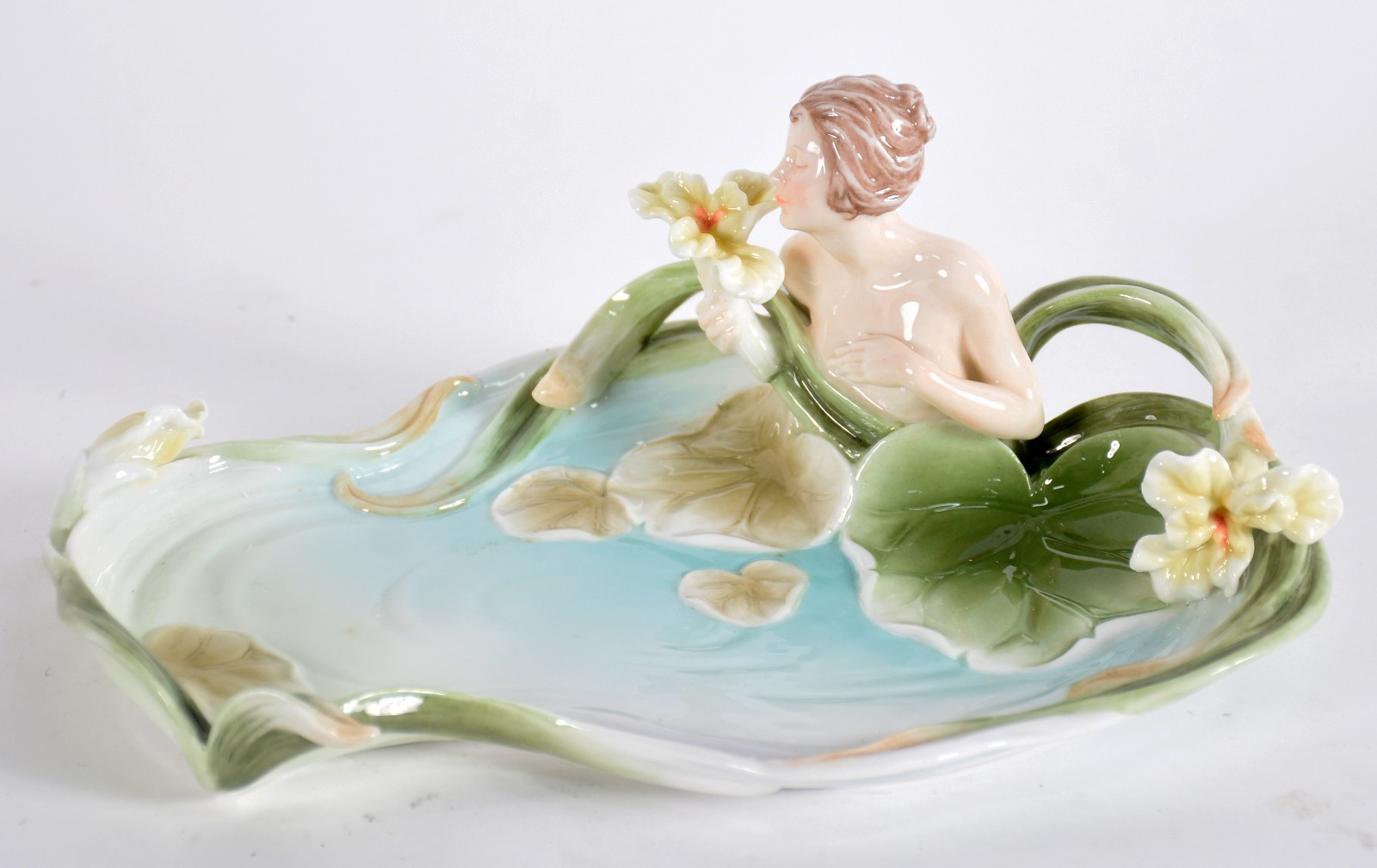 Porta cartão de porcelana policromada ao gosto Art Nouveau... - foto 1 de 5