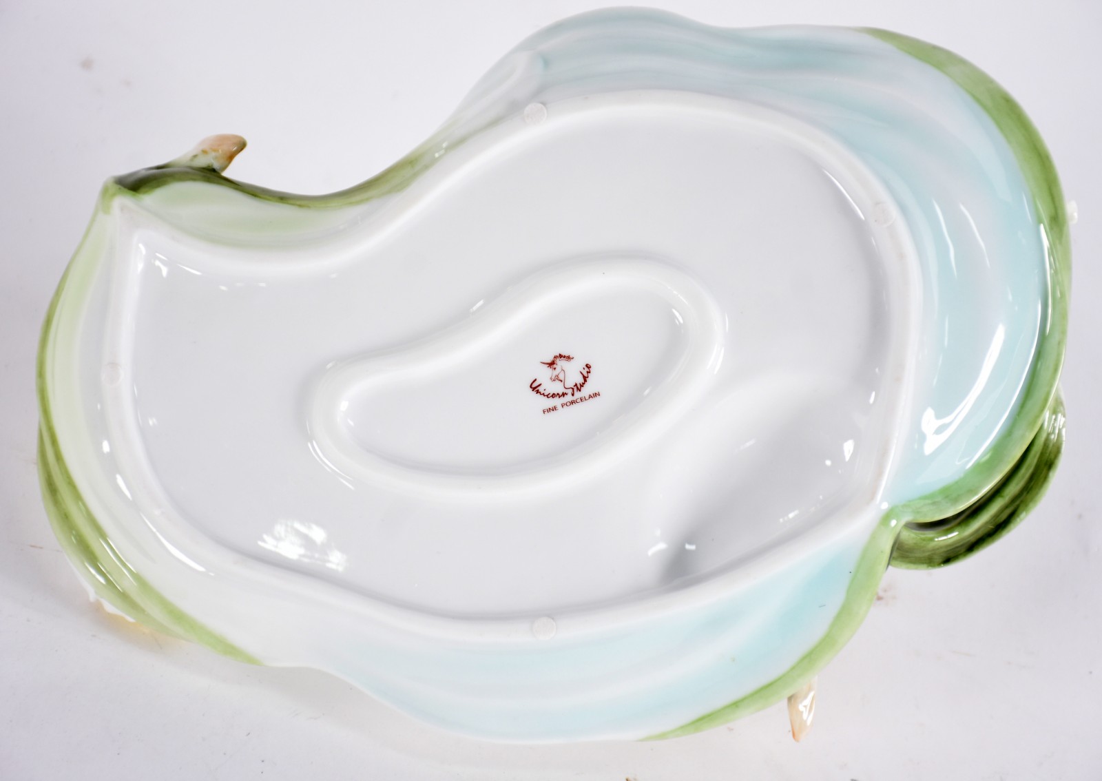 Porta cartão de porcelana policromada ao gosto Art Nouveau... - foto 4 de 5