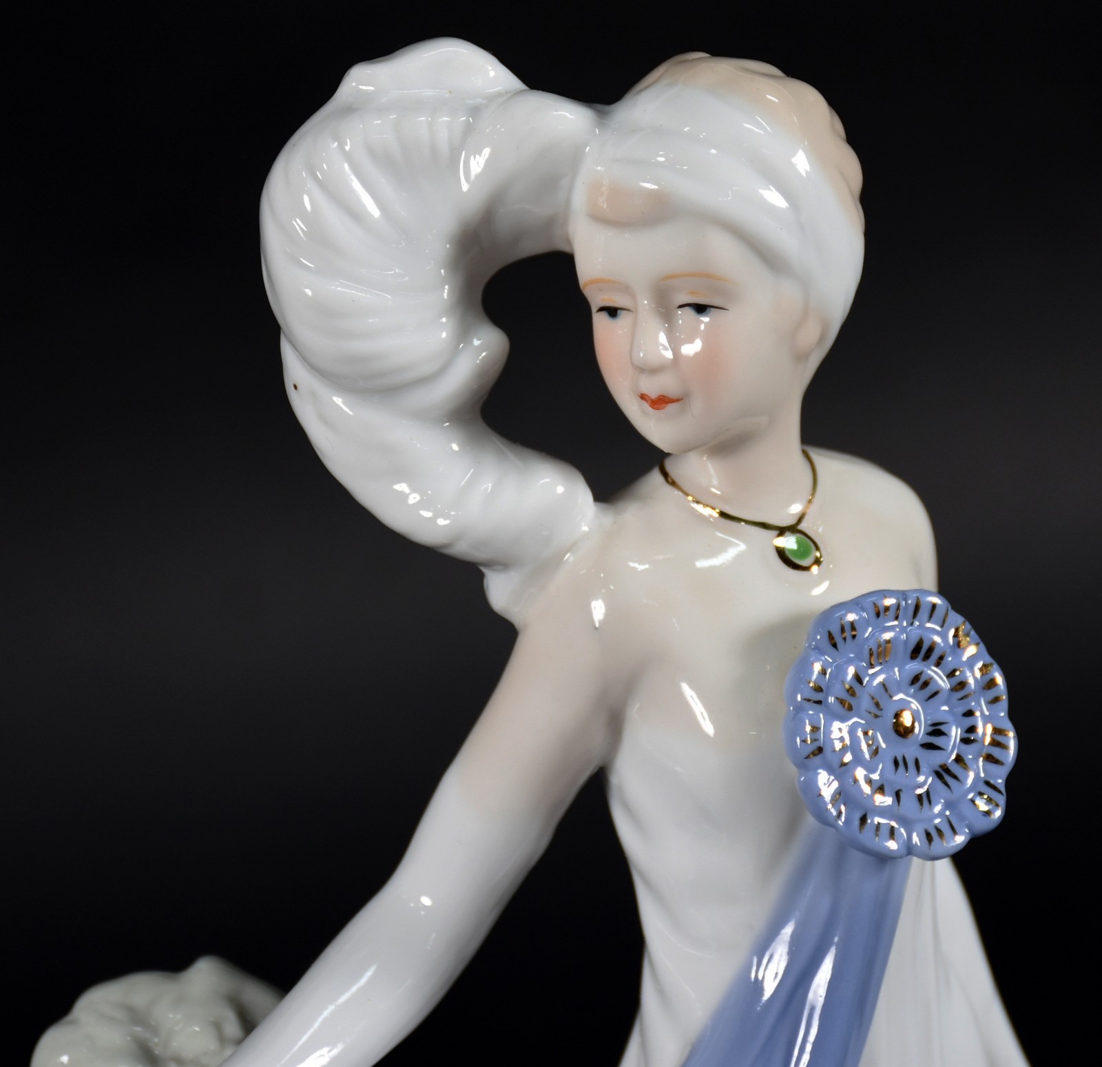 Escultura de porcelana policromada, estilo Art Deco, representando... - foto 2 de 5