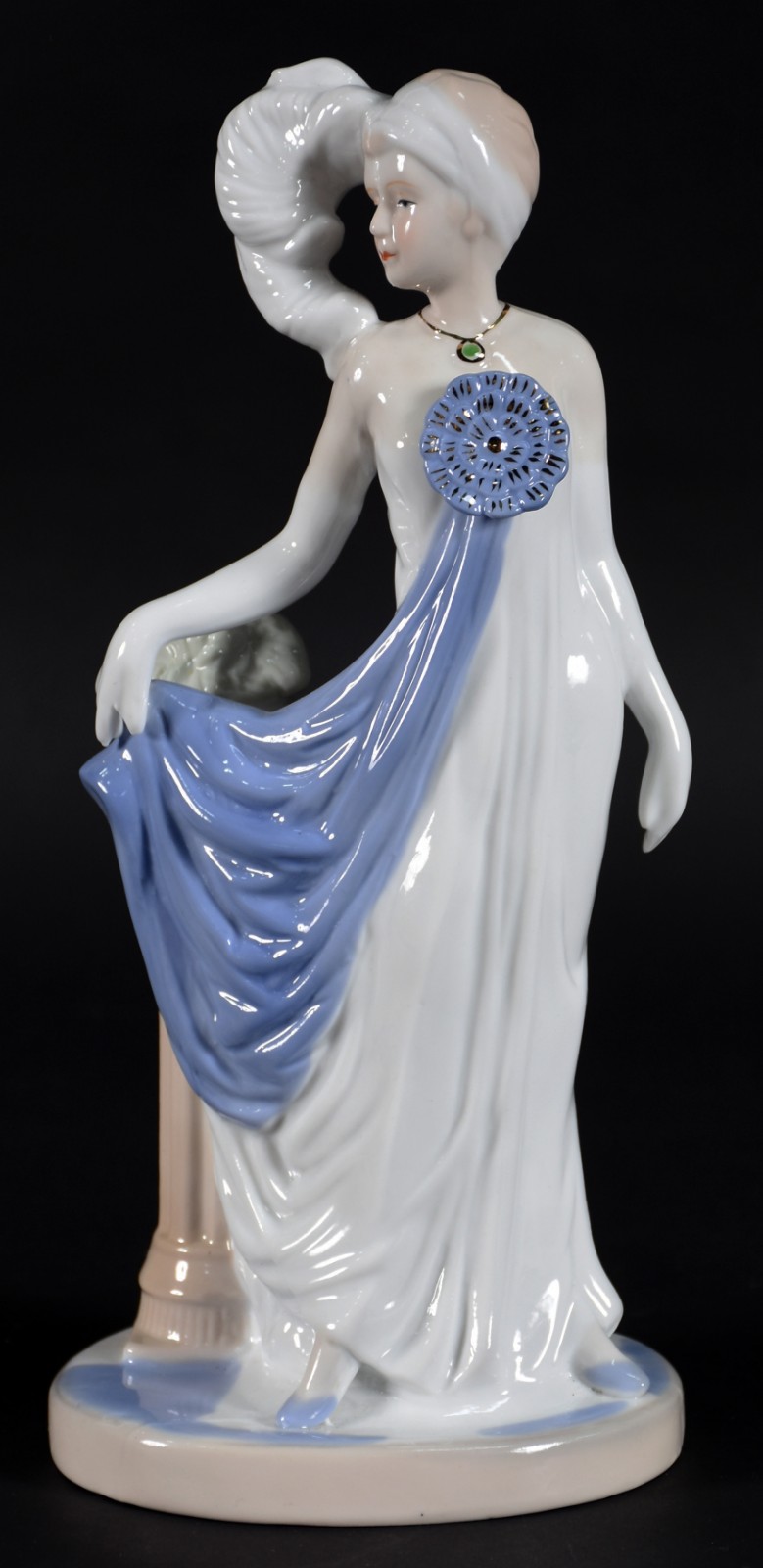 Escultura de porcelana policromada, estilo Art Deco, representando... - foto 1 de 5