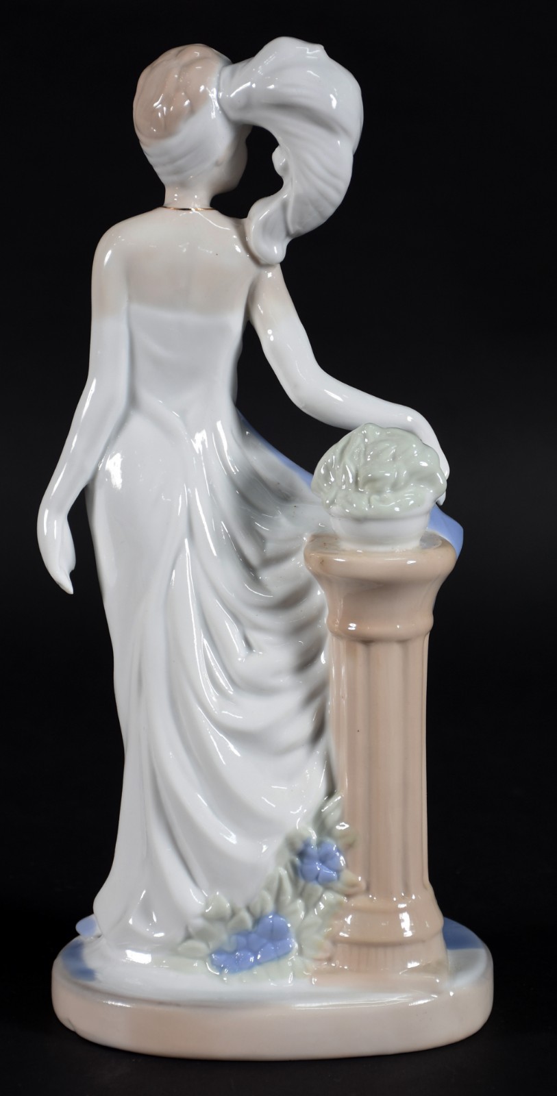 Escultura de porcelana policromada, estilo Art Deco, representando... - foto 3 de 5