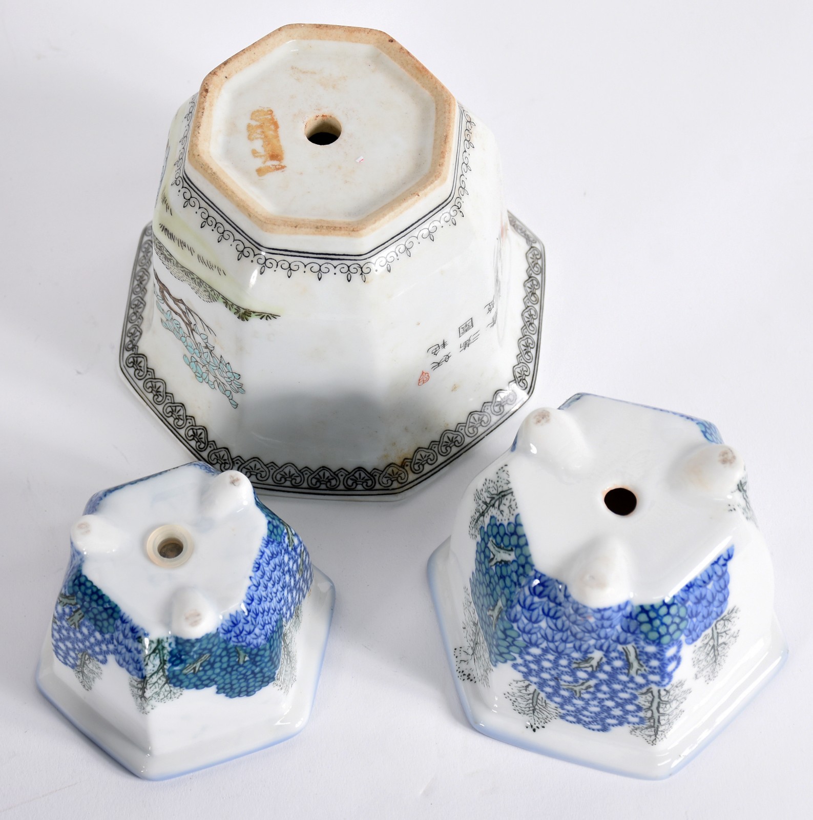 Diversas peças de porcelana oriental, sendo: Dois potiches (1 sem... - foto 8 de 10