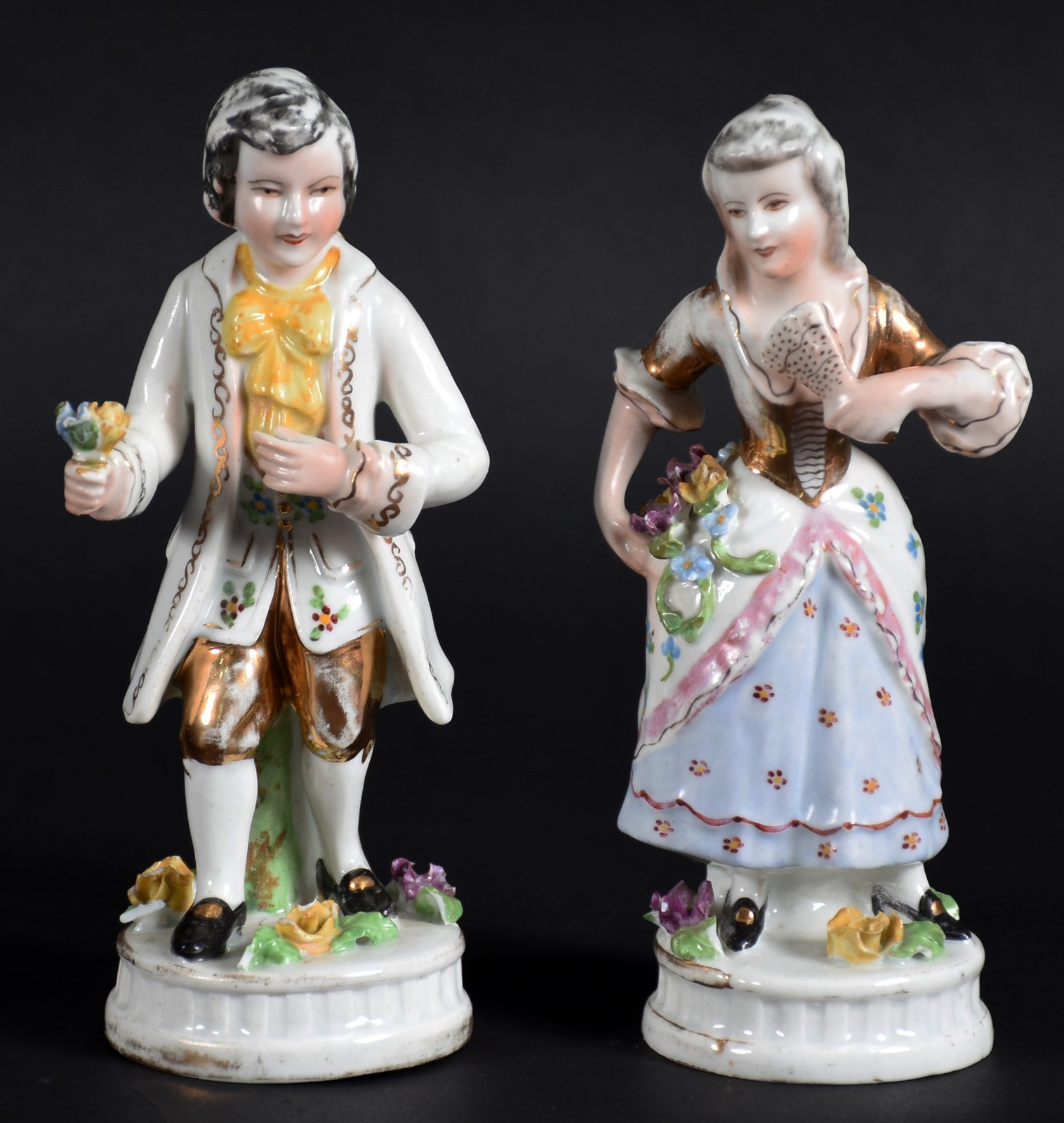 Par de figuras representando Casal de camponeses de porcelana... - foto 1 de 6