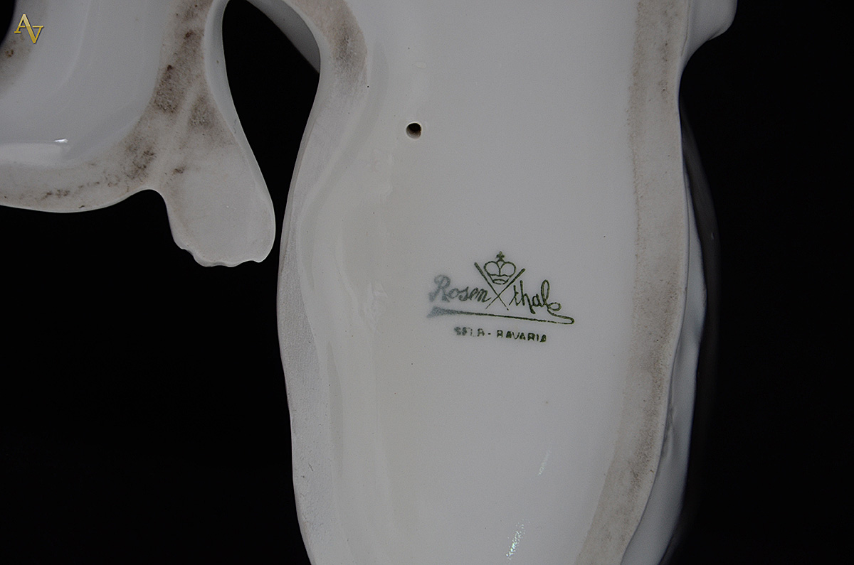 Cachorro de porcelana Rosenthal medindo 27 cm de comprimento. - foto 2 de 2