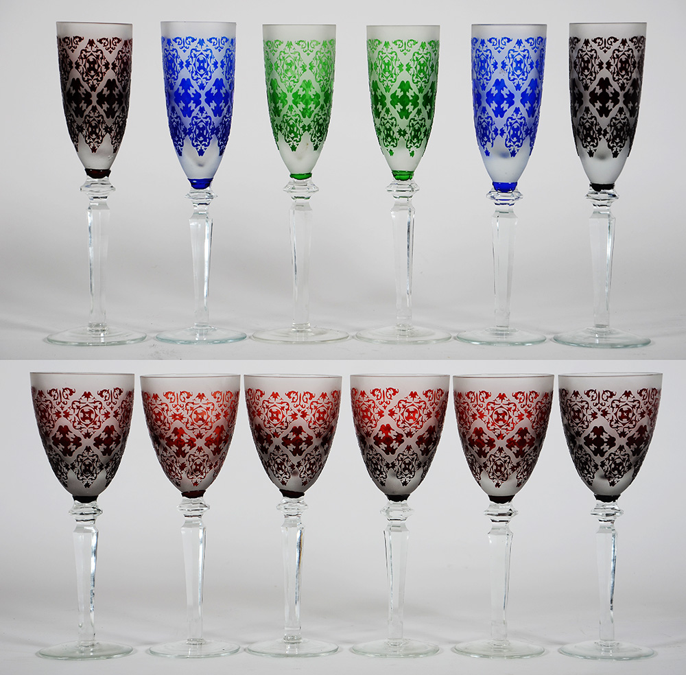Conjunto com 6 flutes e 6 cálices para vinho doublé em diversas cores.