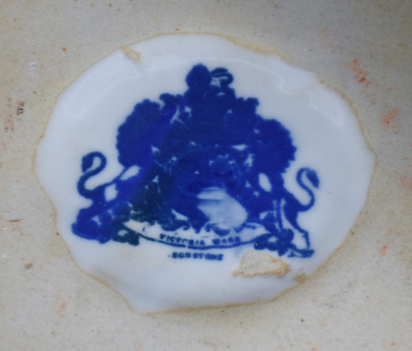 Queijeira de porcelana decorada com cenas de castelo em azul e branco. - foto 4 de 4