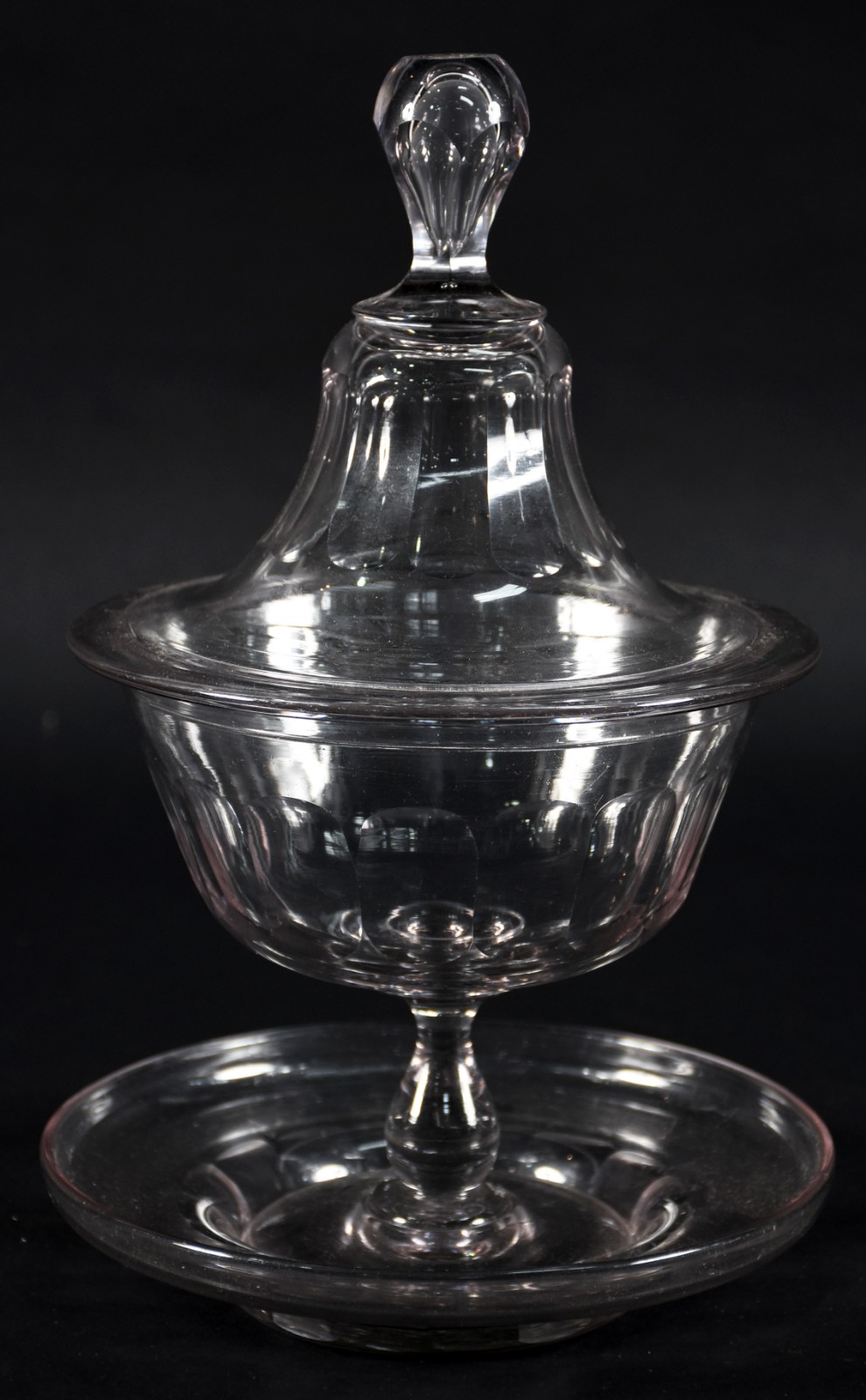 Compoteira de cristal europeu facetado com presentoir. - foto 1 de 3