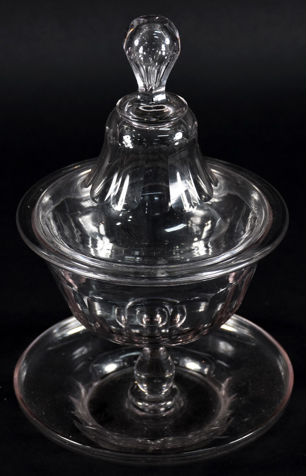 Compoteira de cristal europeu facetado com presentoir. - foto 2 de 3