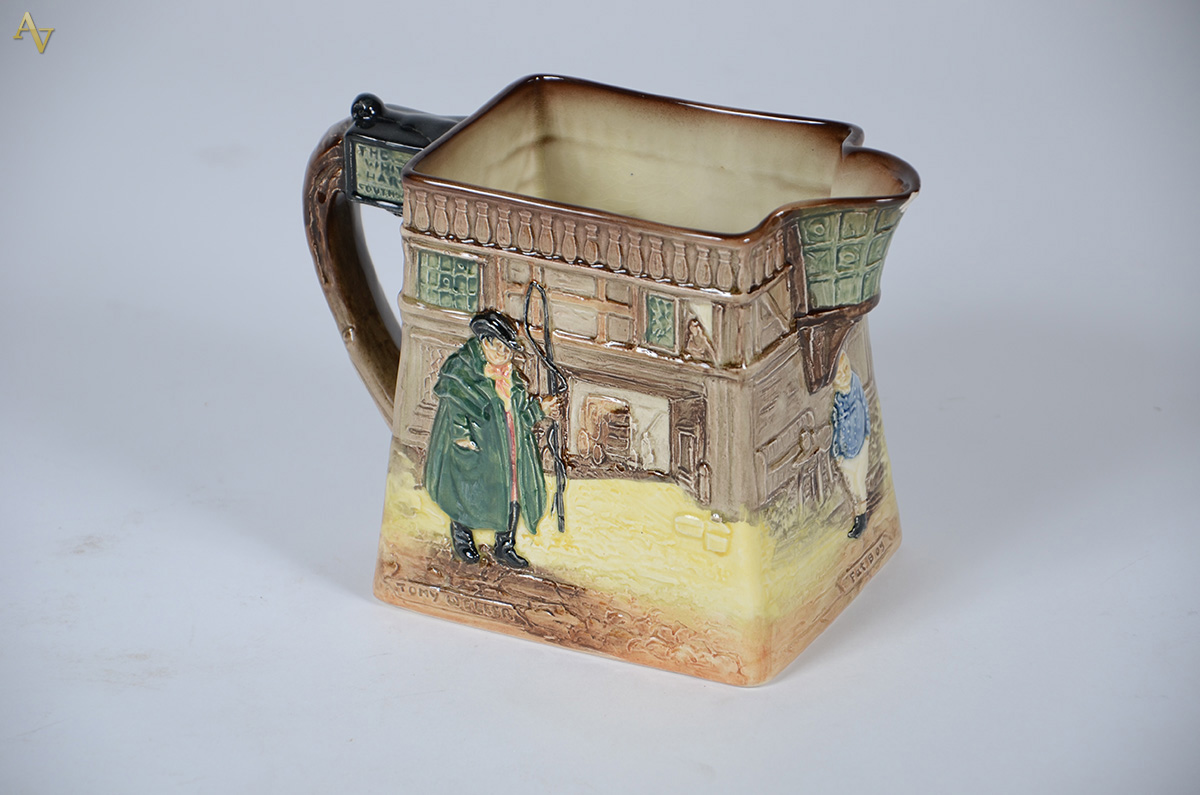 Caneca quadrada em faiança inglesa ROYAL DOULTON, "The pickwick... - foto 1 de 2